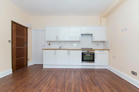 Studio to rent, Holland Road, London, W14