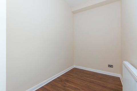 Studio to rent, Holland Road, London, W14
