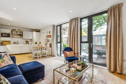 1 bedroom flat for sale, Lancaster Street, London SE1