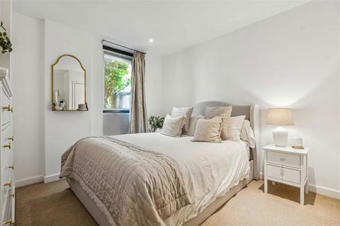 1 bedroom flat for sale, Lancaster Street, London SE1