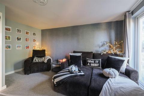 4 bedroom townhouse for sale, The Oaks, Huddersfield, HD3