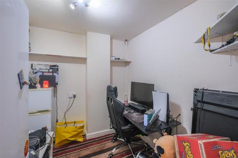4 bedroom townhouse for sale, The Oaks, Huddersfield, HD3