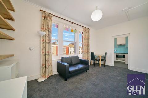 1 bedroom flat for sale, 18-20 Friern Barnet Road, London N11