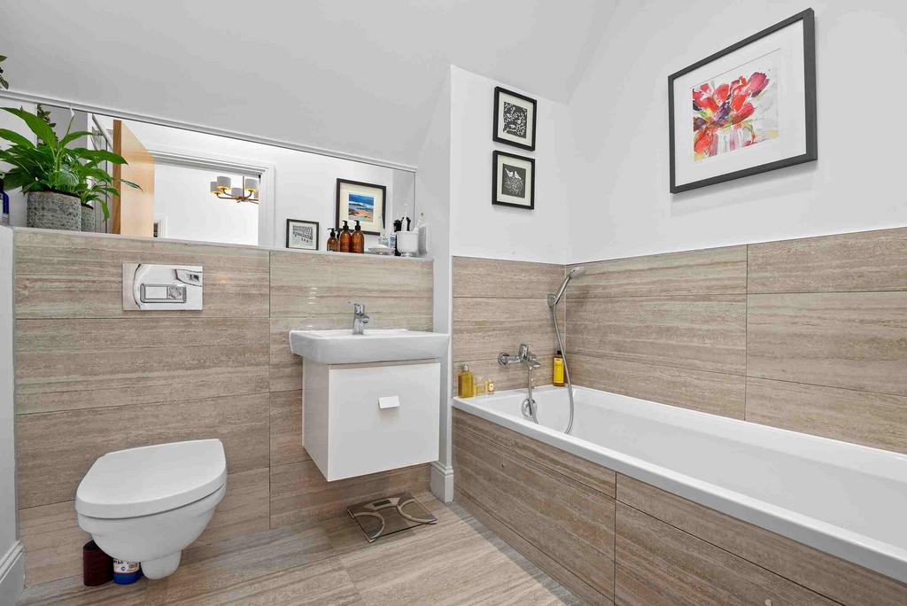 En-Suite Bathroom
