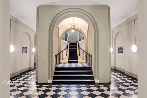 St Clements Avenue, LONDON