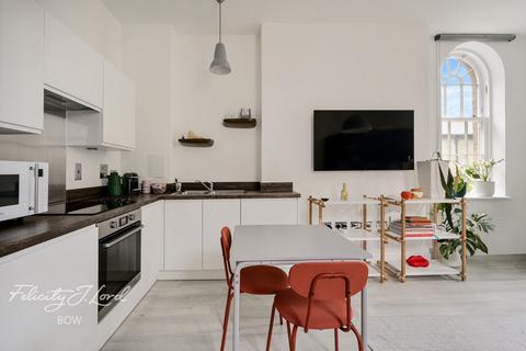 St Clements Avenue, LONDON