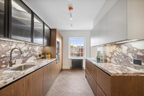 2 bedroom flat to rent, Kensington High Street, London, W8