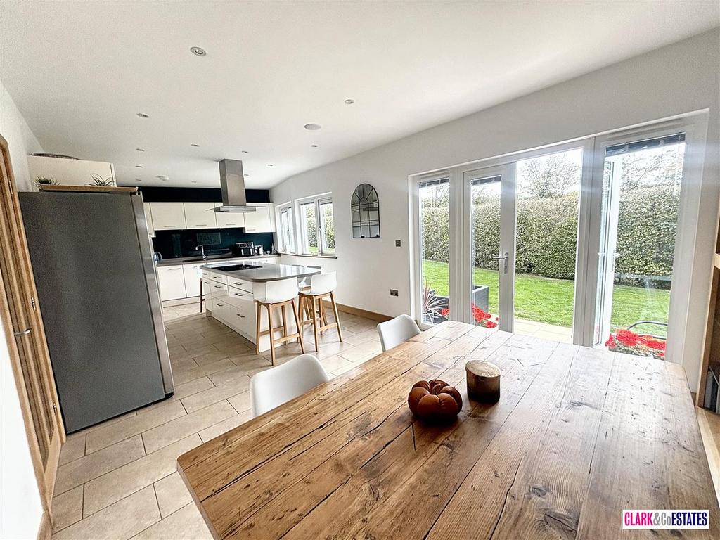 Kitchen diner