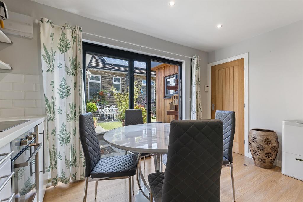 2 Linden Road, Elland 38 297.jpg