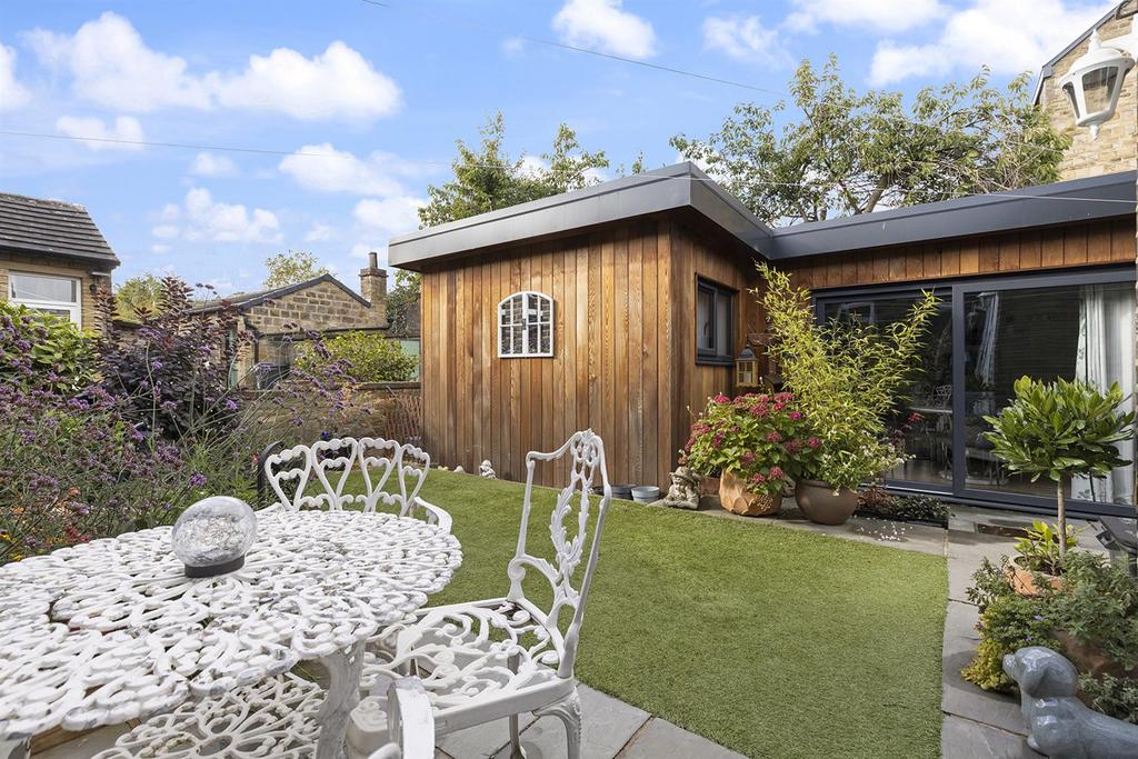 2 Linden Road, Elland 35 297.jpg