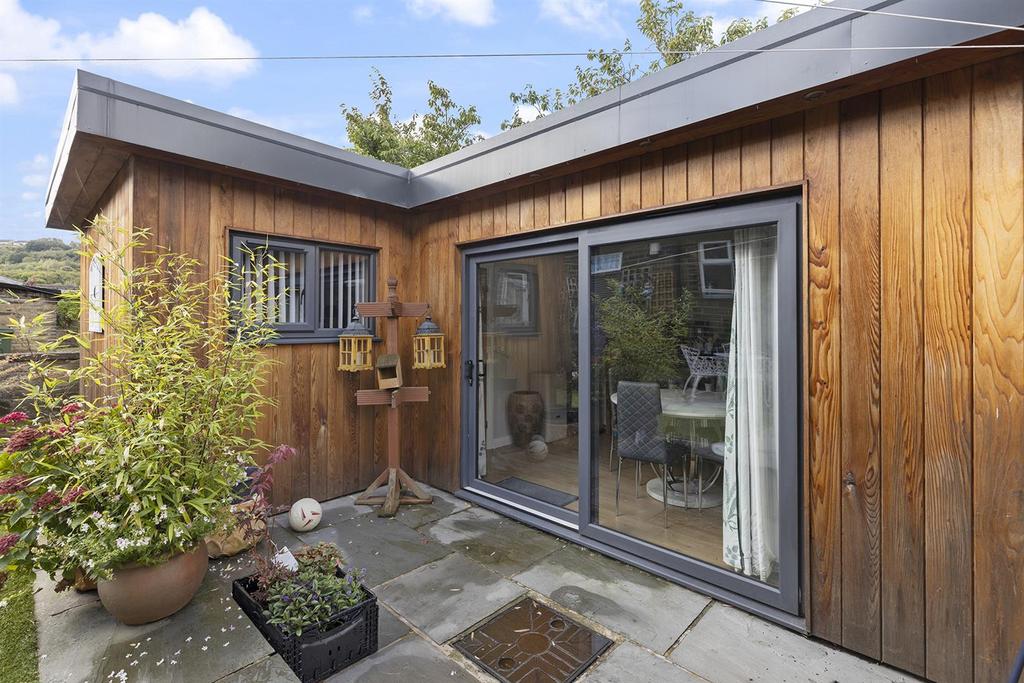 2 Linden Road, Elland 36 297.jpg