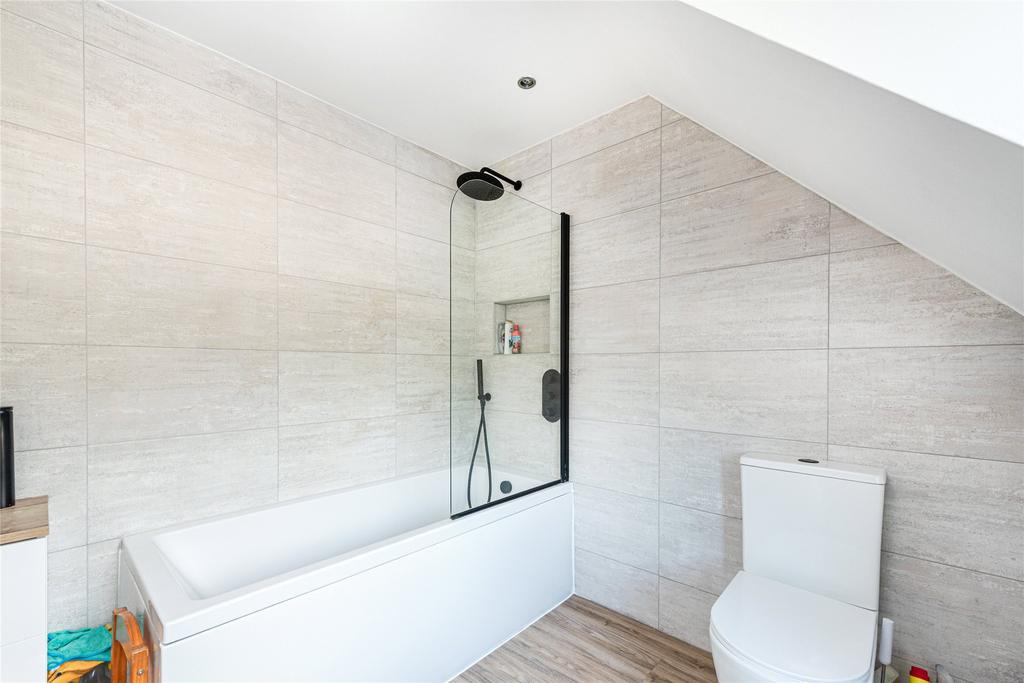 1st Flr Bathroom