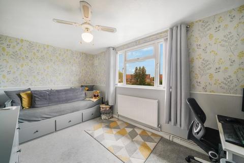 19 Conway Drive, Hayes, UB3 1QD