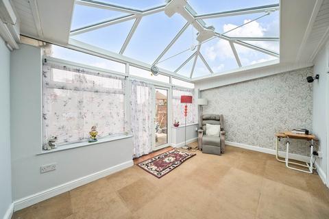 3 bedroom bungalow for sale, Aylesbury Road, Bedford