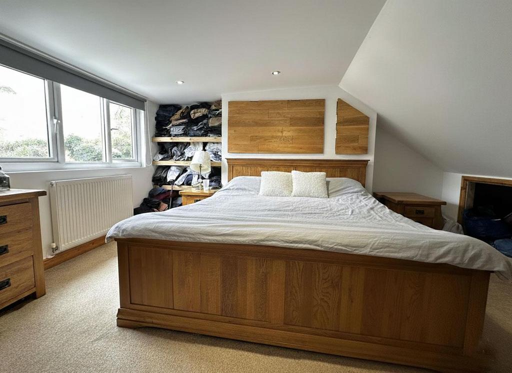 Bed 1.jpg