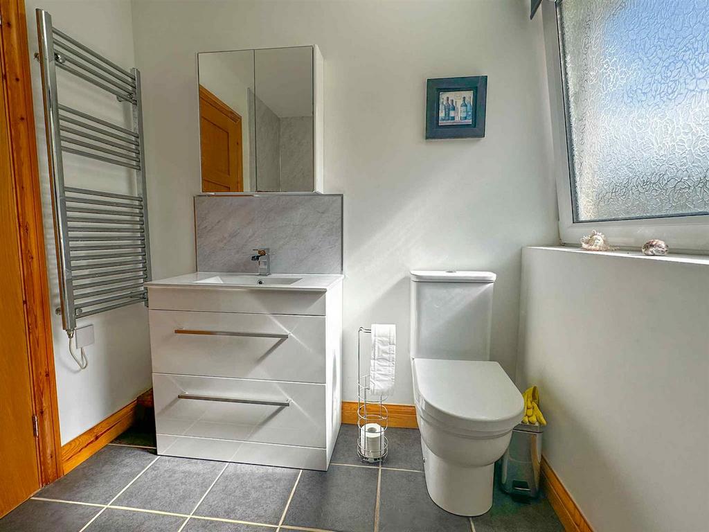 Bathroom 2.jpeg