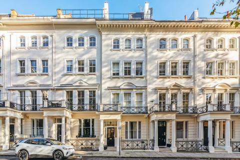 2 bedroom flat for sale, Ennismore Gardens, London, SW7