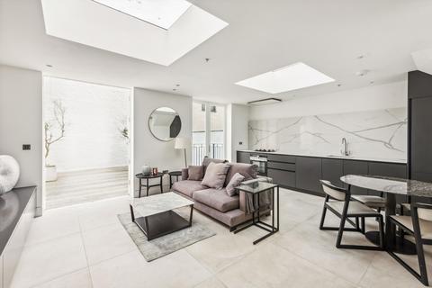 2 bedroom flat for sale, Ennismore Gardens, London, SW7