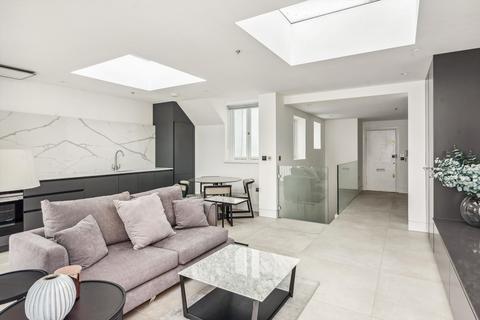 2 bedroom flat for sale, Ennismore Gardens, London, SW7