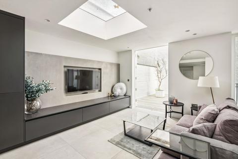 2 bedroom flat for sale, Ennismore Gardens, London, SW7