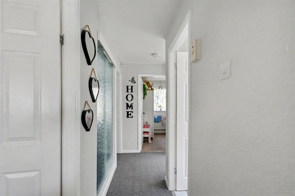 Hallway 1.jpeg