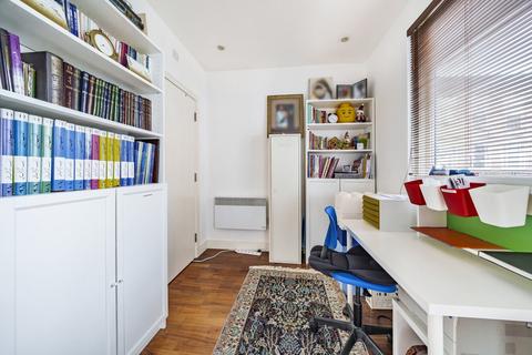 2 bedroom flat for sale, Crouch End Hill, Crouch End, London, N8