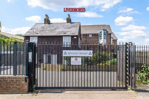 3 bedroom mews to rent, Pier Road, Greenhithe