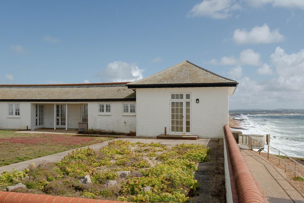 310421 - The White House, Westover Road SO41 - ...