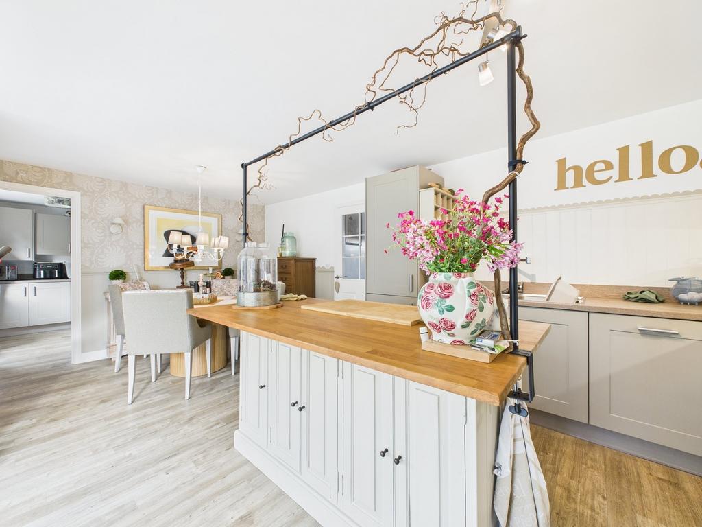 Open plan dining/kitchen