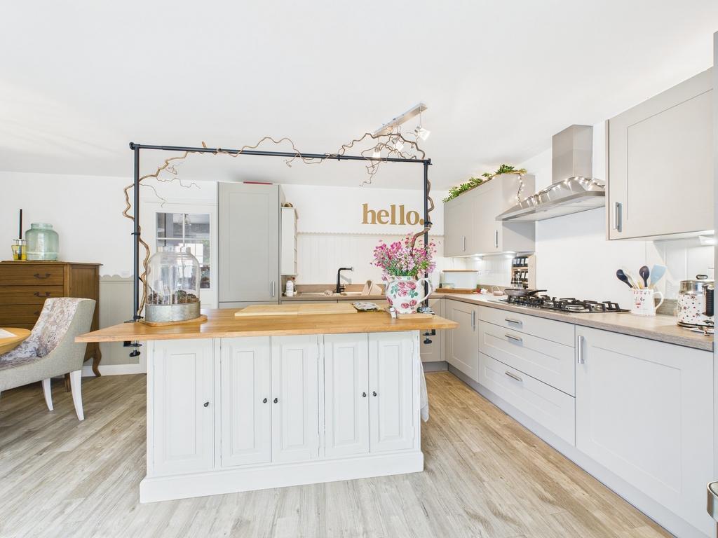 Open plan dining/kitchen