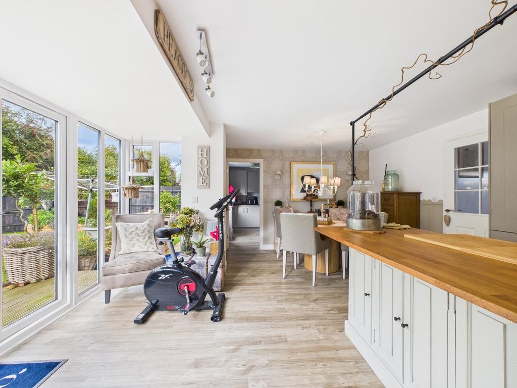 Open plan dining/kitchen