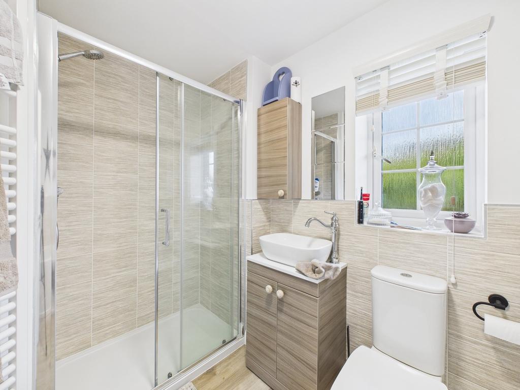 Family bath &amp; shower room