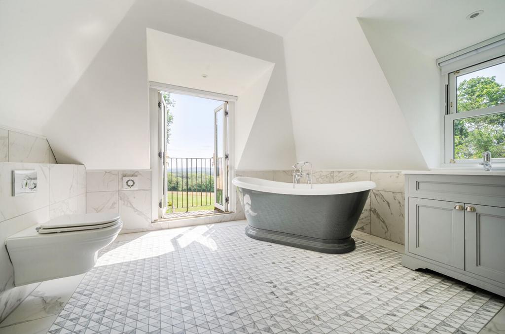 En-Suite Bathroom
