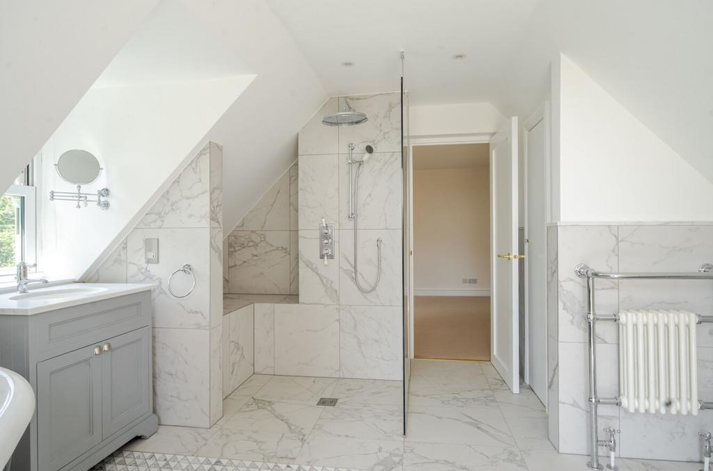 En-Suite Bathroom