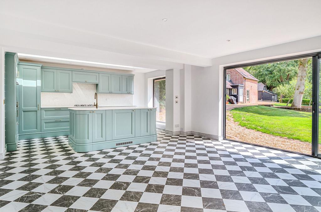 Kitchen/ Dining Room