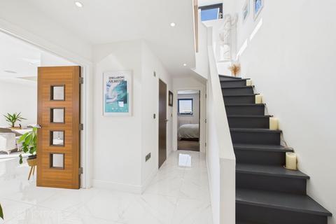 3 bedroom penthouse for sale, Mount Wise, Newquay TR7