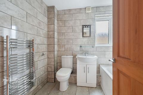 undefined, Wheat Sheaf Close, London E14