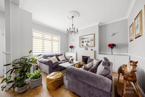 4 bedroom semi-detached house for sale, Chase Ridings, London, EN2