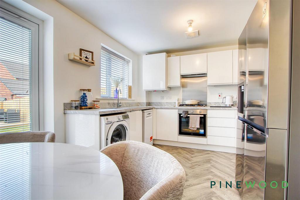Kitchen / dining area