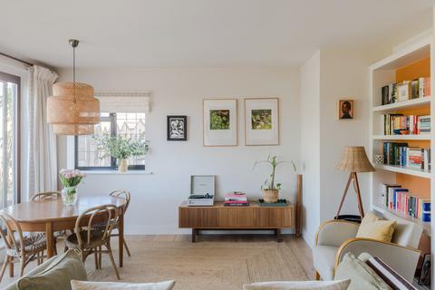 3 bedroom apartment for sale, Granville Court, London W11