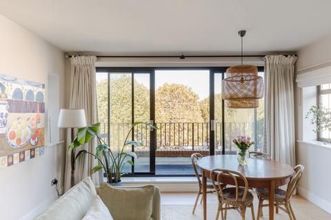 3 bedroom apartment for sale, Granville Court, London W11