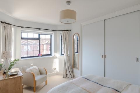 3 bedroom apartment for sale, Granville Court, London W11