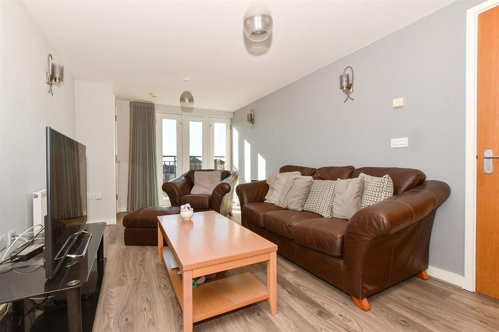 Lounge /Dining Area