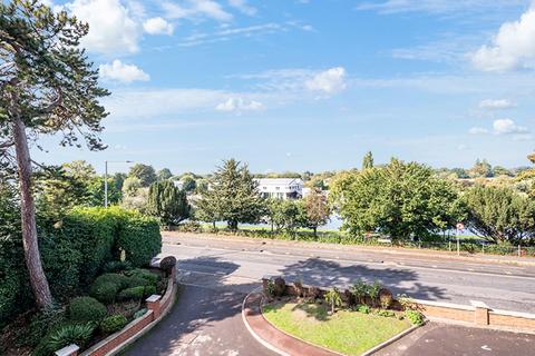 2 bedroom flat for sale, Portsmouth Road, Surbiton KT6
