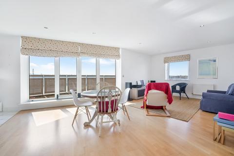 3 bedroom apartment to rent, Wards Wharf Approach, Royal Docks, London, E16