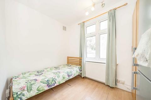 2 bedroom flat for sale, Oak Tree Dell, London NW9
