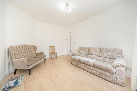 2 bedroom flat for sale, Oak Tree Dell, London NW9