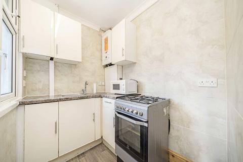 2 bedroom flat for sale, Oak Tree Dell, London NW9