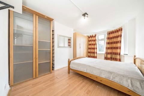 2 bedroom flat for sale, Oak Tree Dell, London NW9