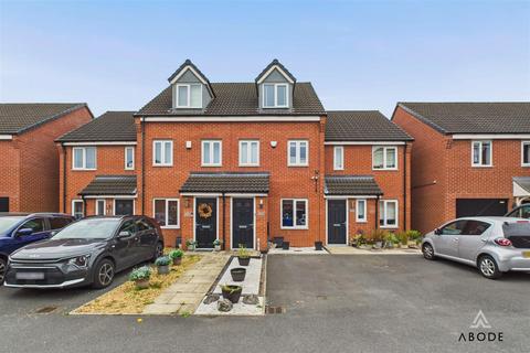 3 bedroom townhouse for sale, Metcalfe Close, Stretton DE14